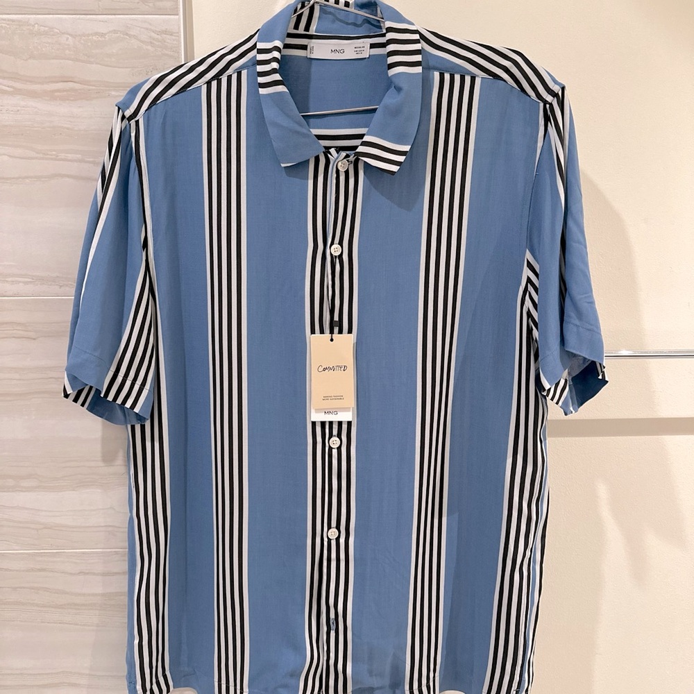 BRAND NEW - MANGON SHIRT SLEEVE BUTTON-UP